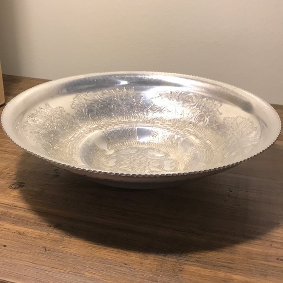 Vintage hand wrought aluminum serving bowl - Picture 1 of 9